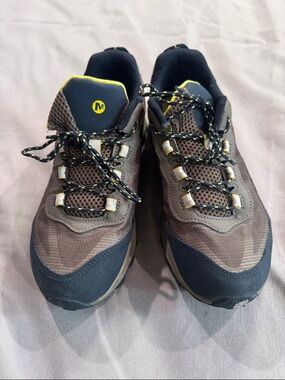 Merrell Brown & Black Kids' Trail shoes big kids 6. Very clean used once